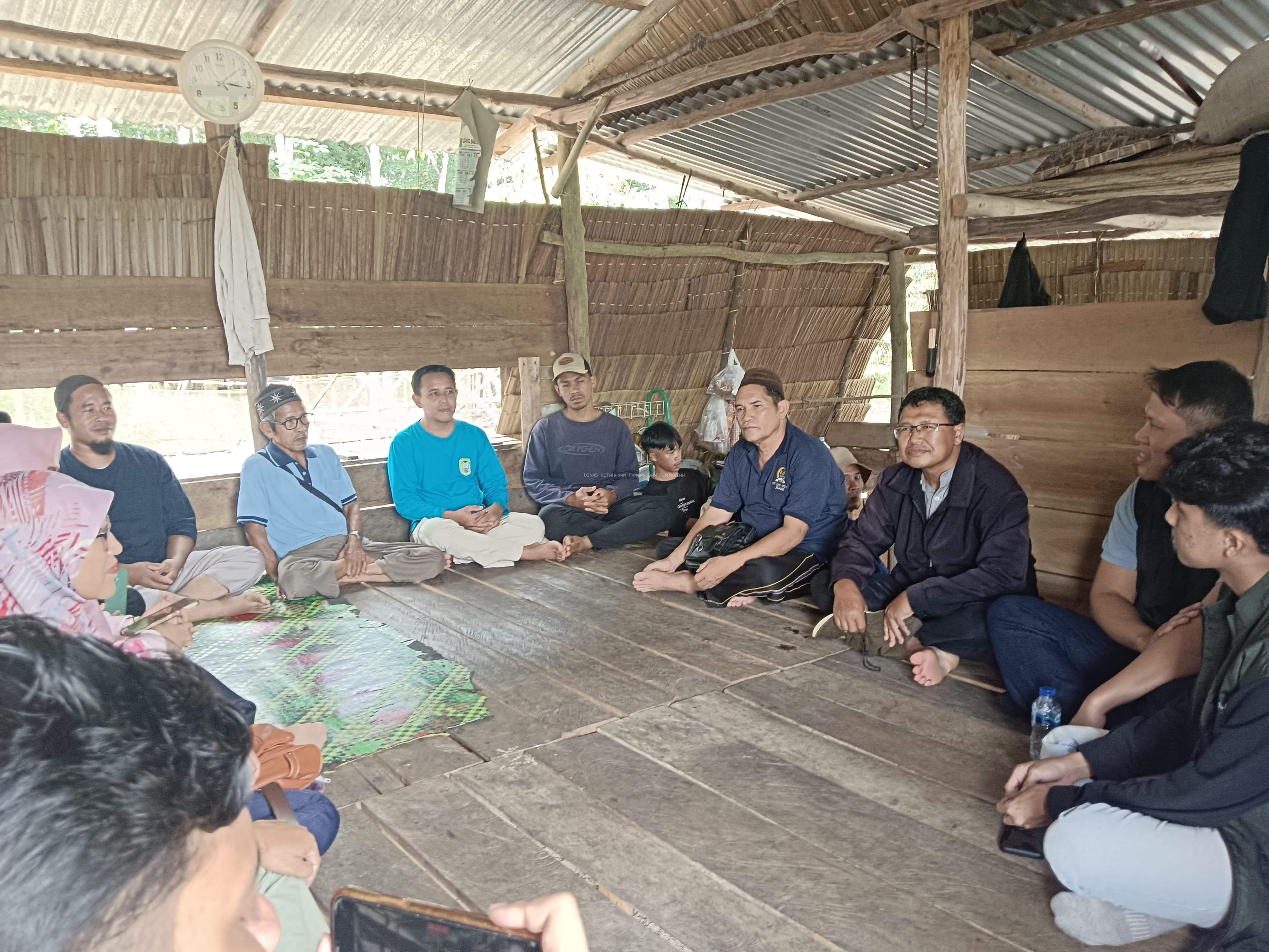 Uji Coba Gelar Teknologi Smart Irrigation Farming dari Mahasiswa Telkom University Bandung pada Kebun Lada di Desa Air Menduyung
